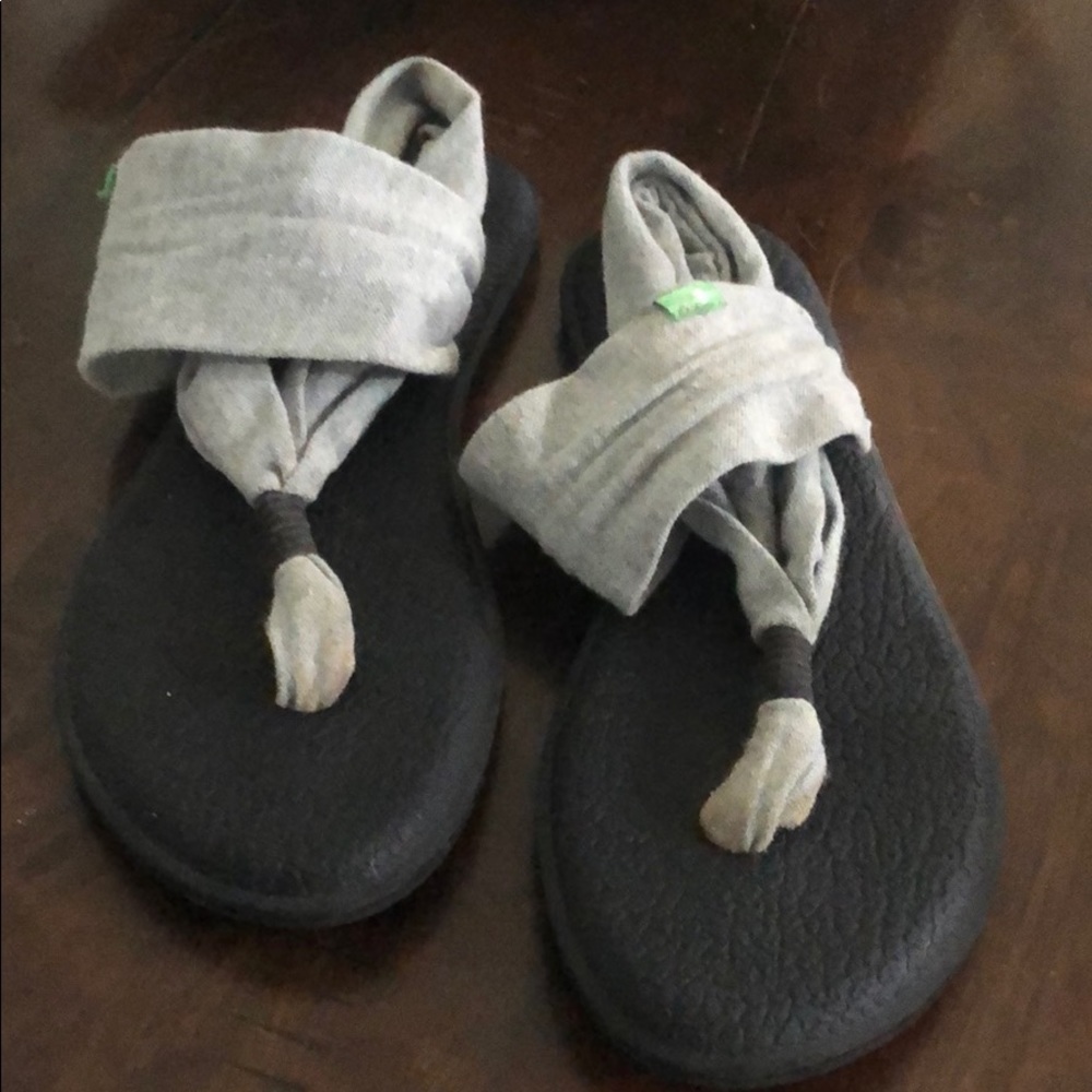Heather gray Sanuk size 8